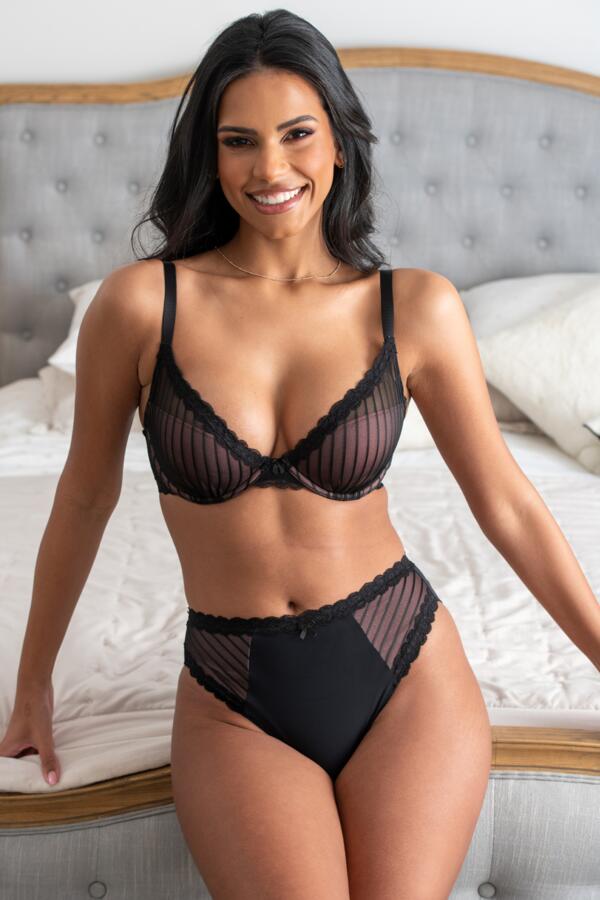 Luxe Linear Lightly Padded High Apex Bra